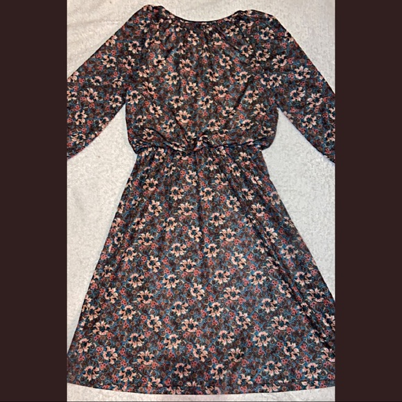 Flowered dress - Picture 3 of 3